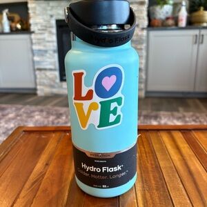 Hydro Flask Turquoise Wide Mouth Water Bottle NWT Love